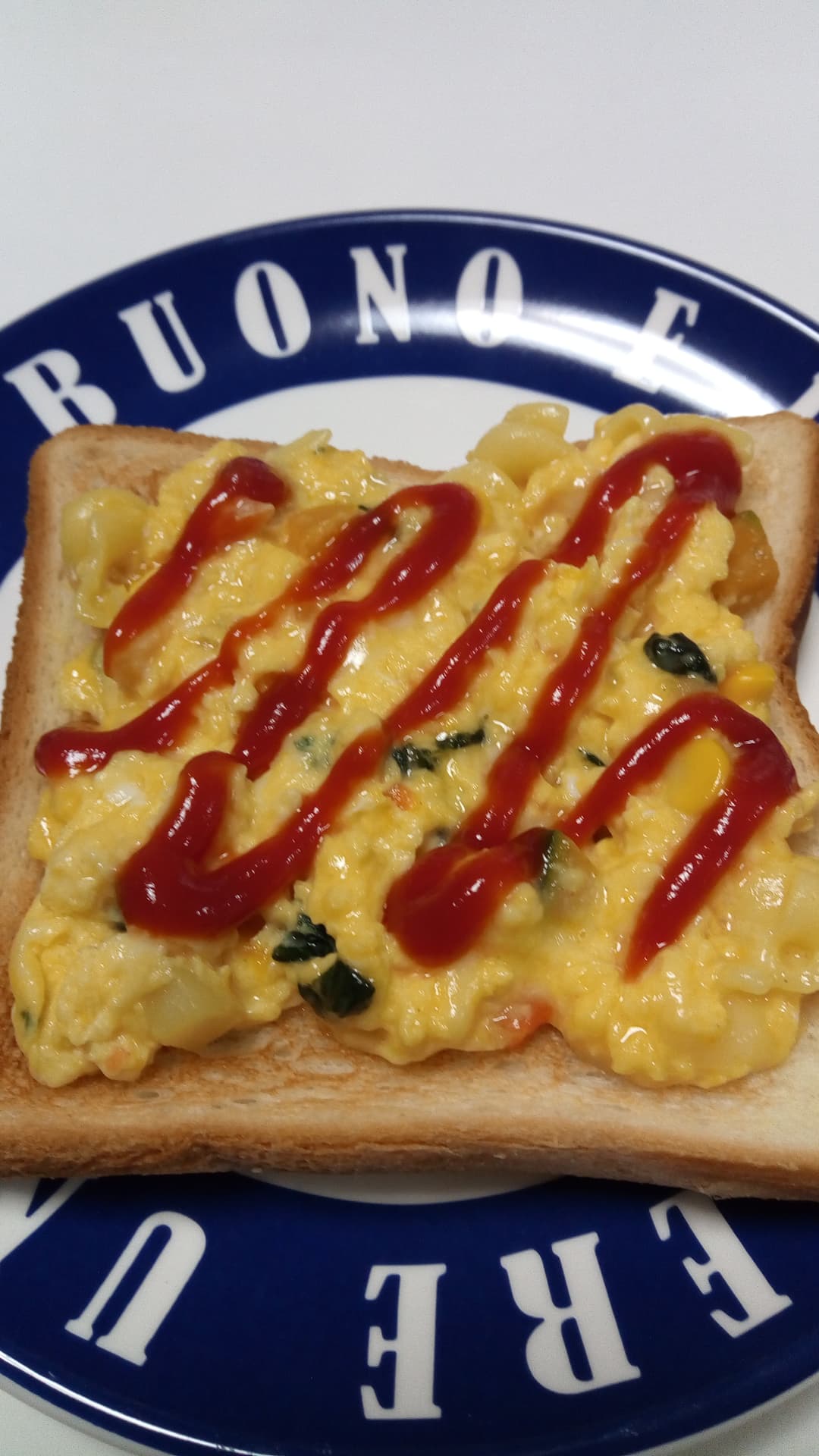 国産野菜のバターソテースクランブルエッグトーストの完成写真