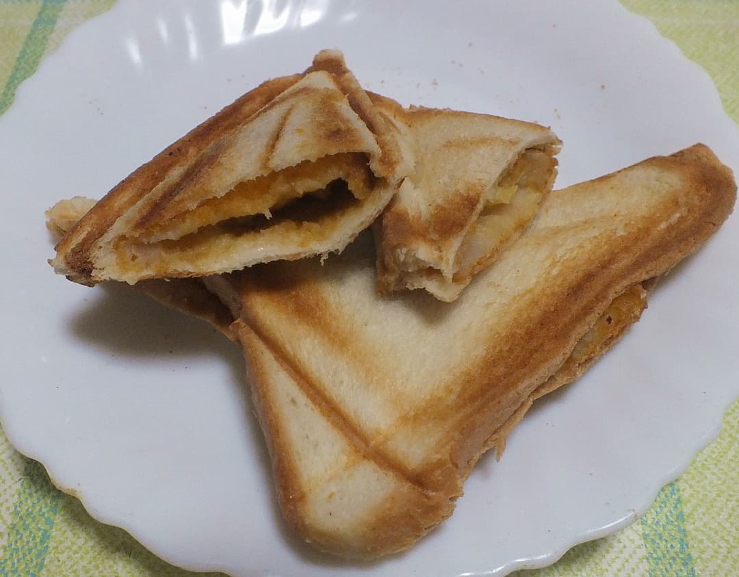 カレーグラタンコロッケホットサンド の完成写真