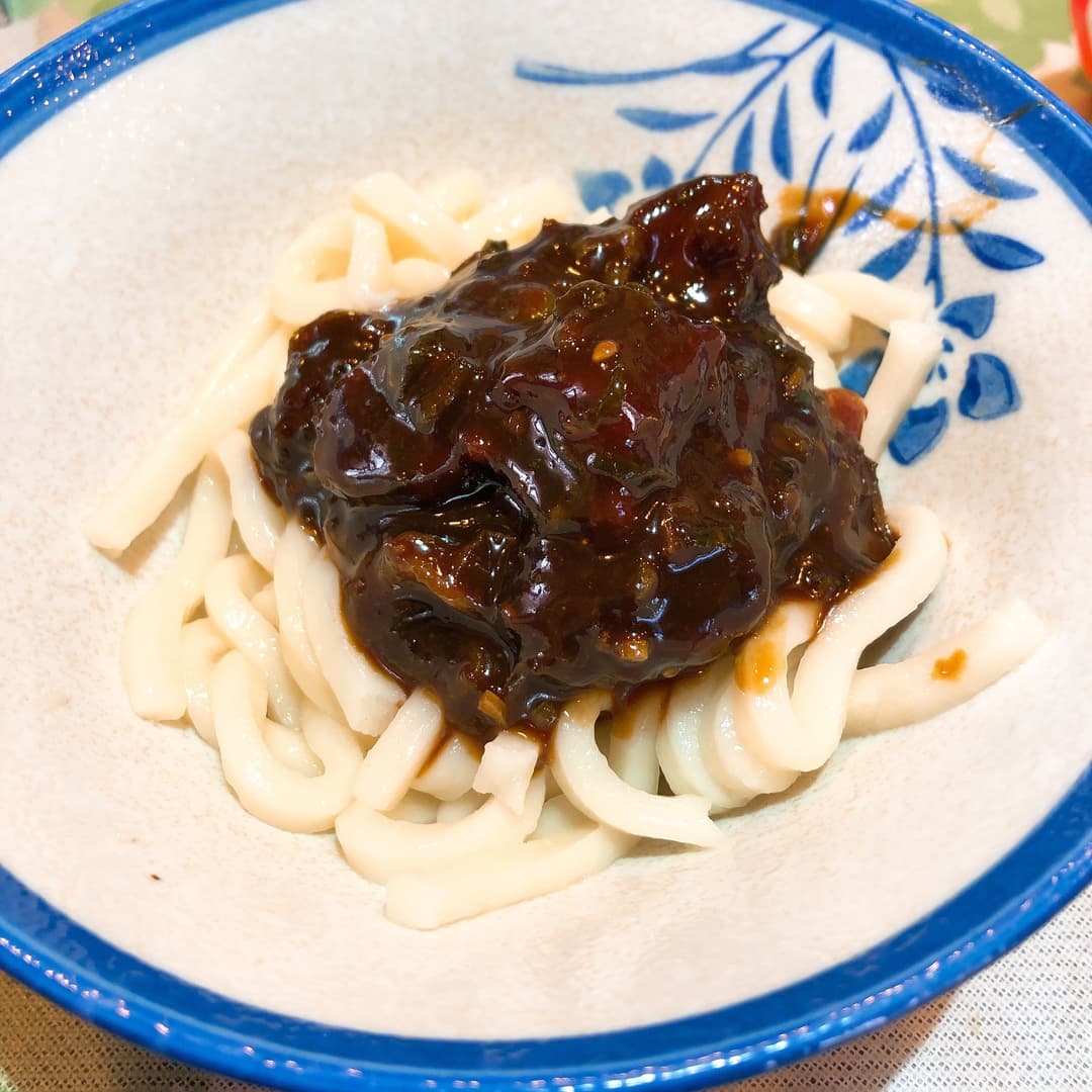 味噌カツジャージャー麺の完成写真