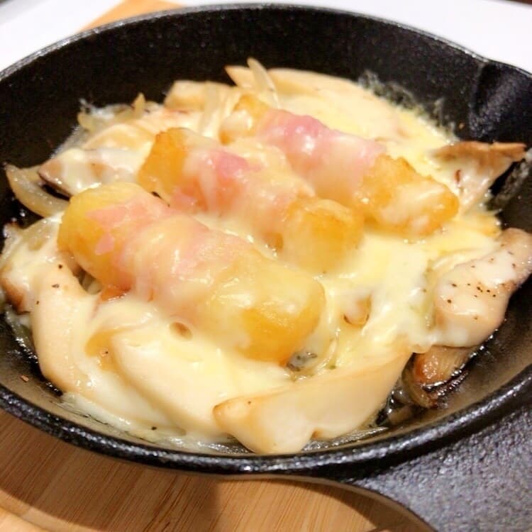 簡単オシャレに☆ ベーコンポテト巻のスキレット焼きの完成写真