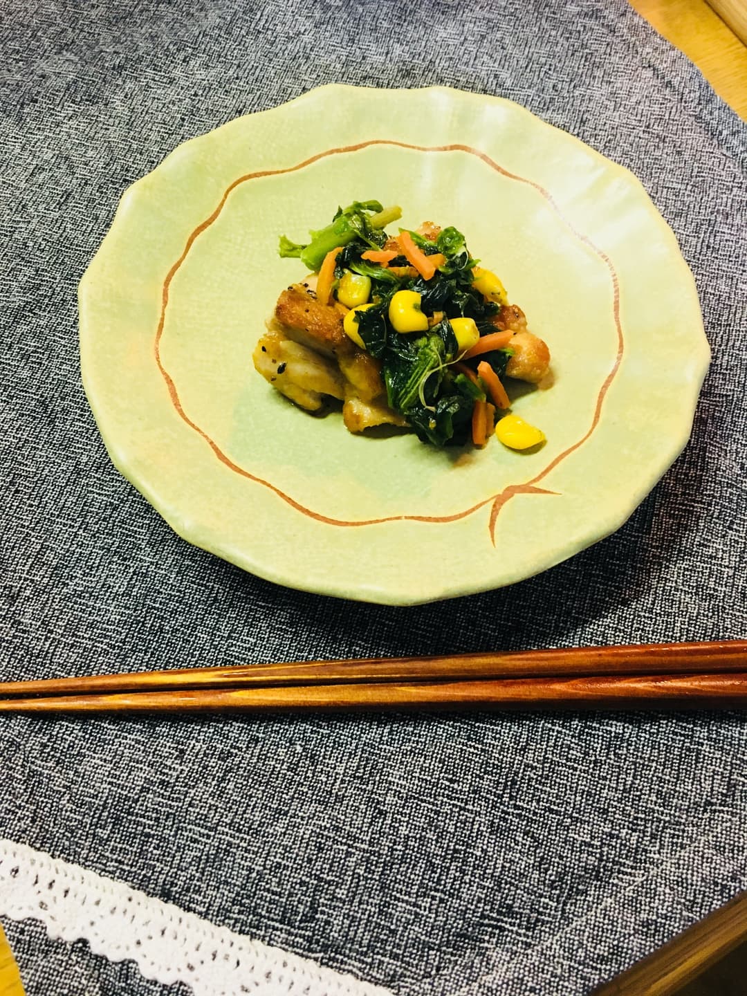 チキンソテーのほうれん草がけの完成写真