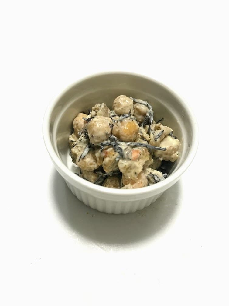 豆腐ハンバーグ・ひじき・豆のマヨ和えの完成写真