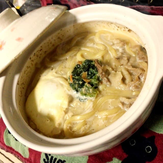クリーミーごま鍋焼きうどんの完成写真