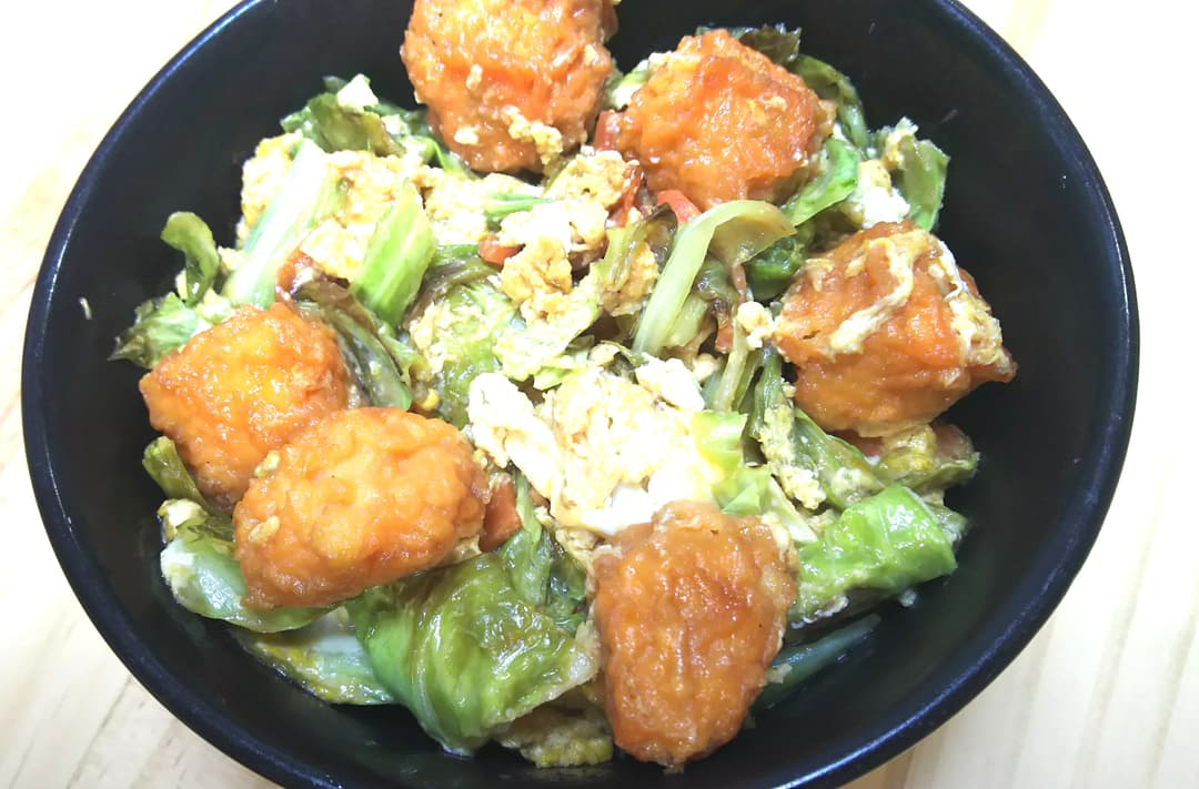 唐揚げ丼の完成写真