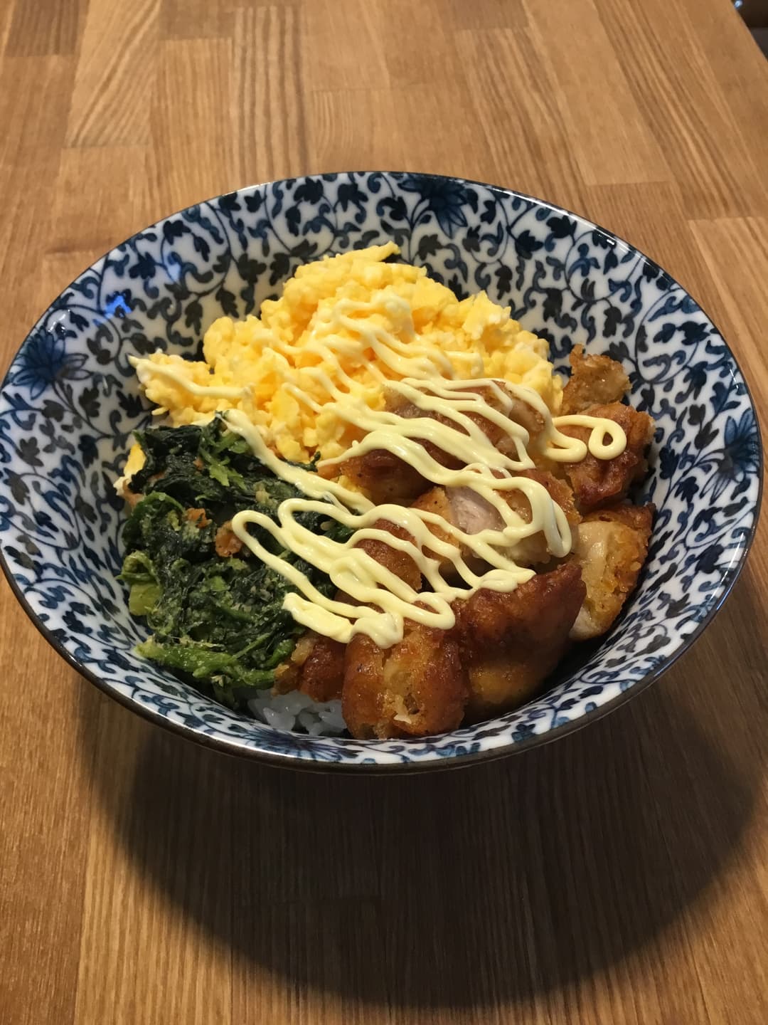 からマヨ三色丼の完成写真