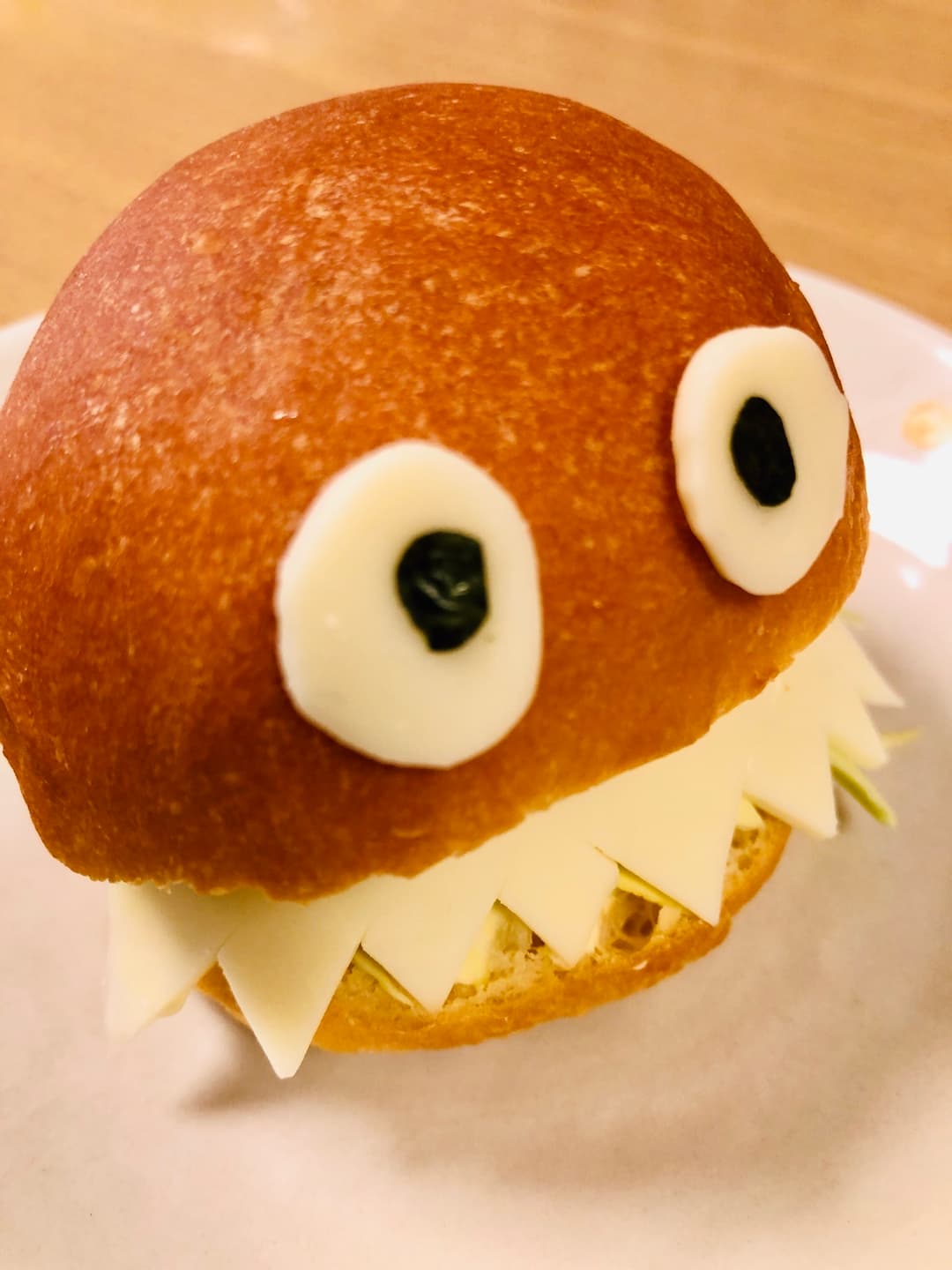 かにクリームコロッケでおばけバーガーの完成写真