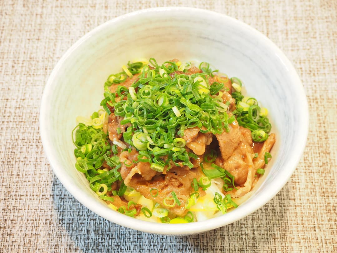 ネギネギ牛カルビ丼の完成写真