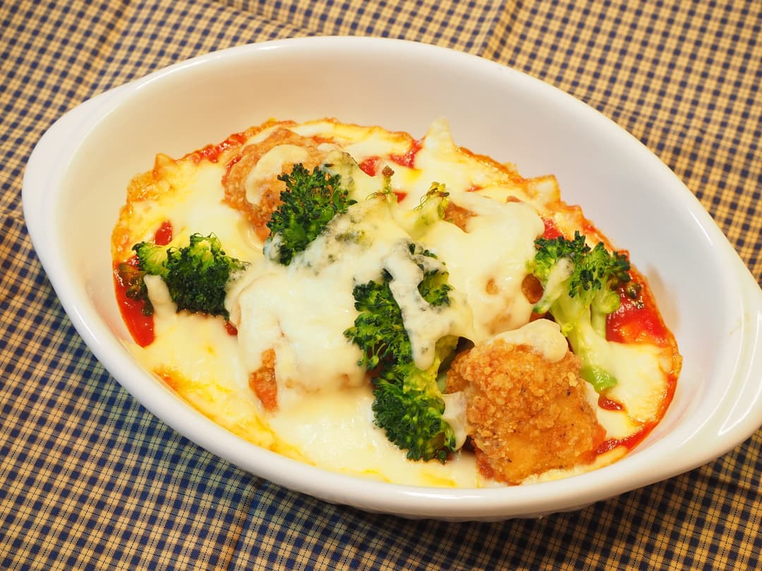 フライドチキンのトマトチーズ焼きの完成写真