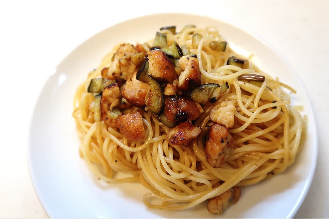 ナスとつくねのバター醤油パスタの完成写真