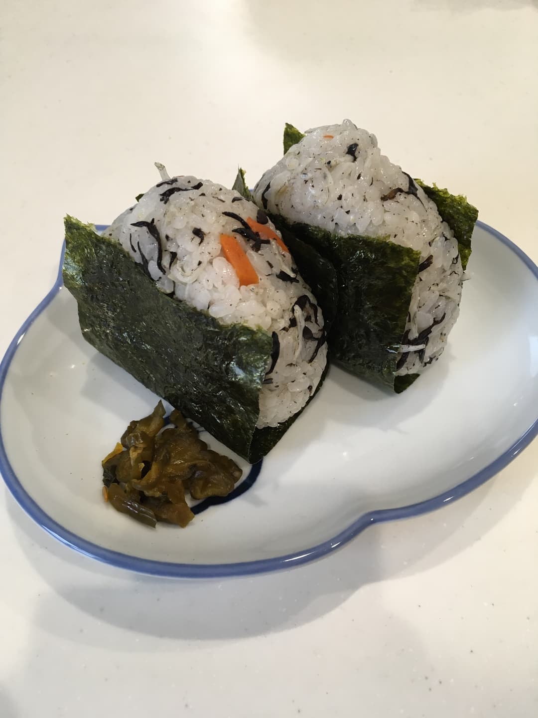 パクッと栄養!ひじきとじゃこのおにぎりの完成写真