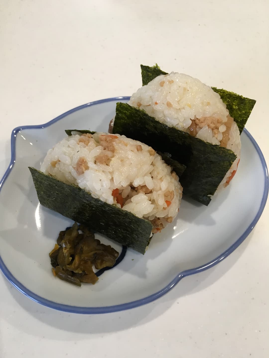 しょうが香る!きんぴらと鶏そぼろのおにぎりの完成写真