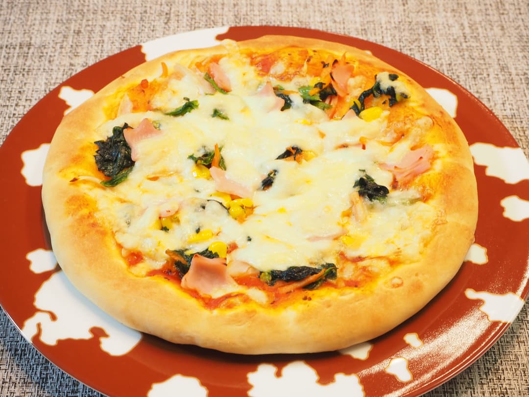ほうれん草と野菜ピザの完成写真