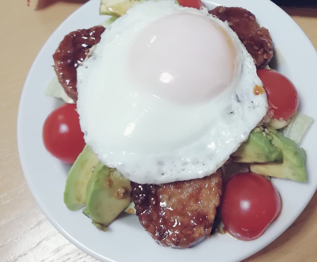 つくねの和風ロコモコ丼の完成写真
