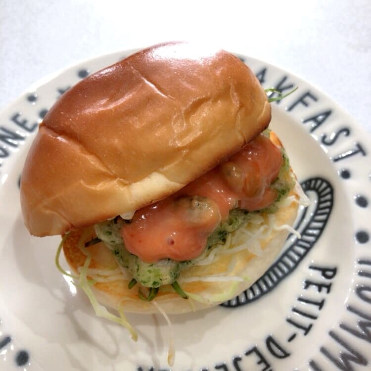 ちくわ磯辺揚げのとろけるチーズバーガー♪の完成写真