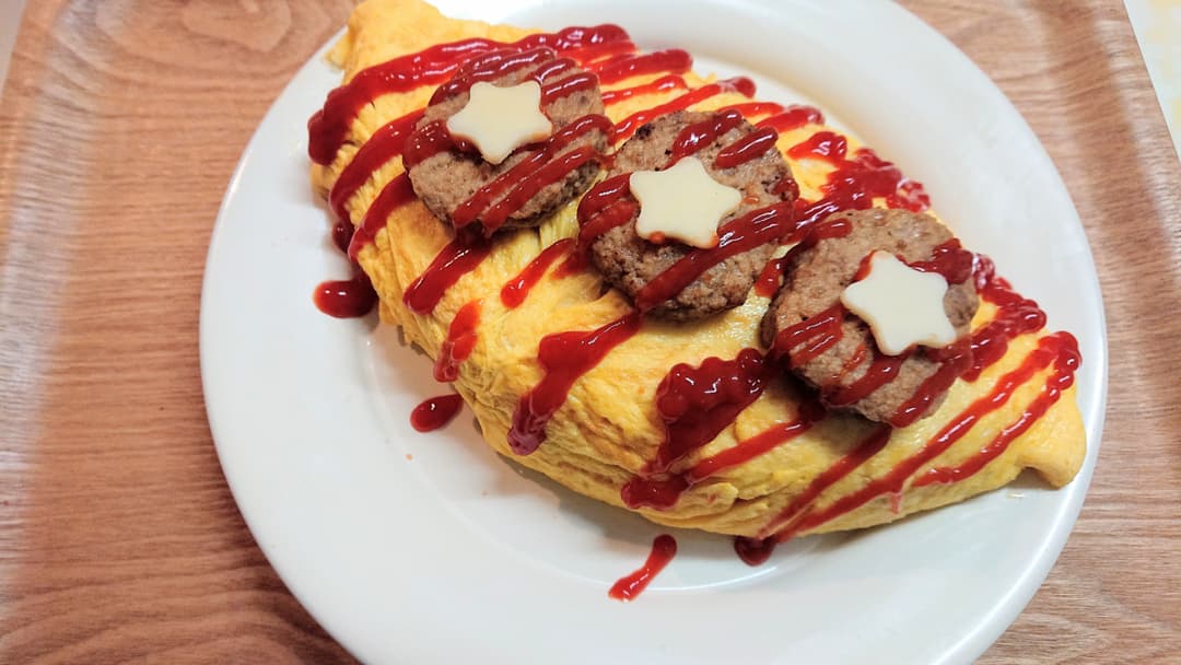 炭火焼ハンバーグオムライスの完成写真