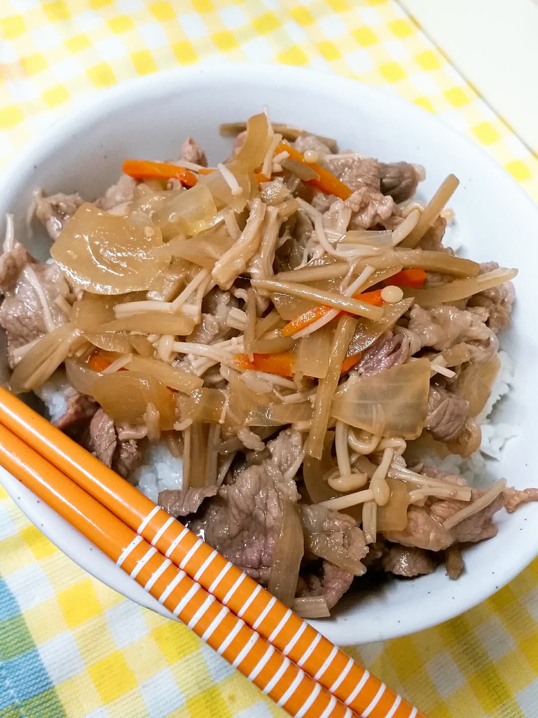 簡単きんぴら牛丼の完成写真