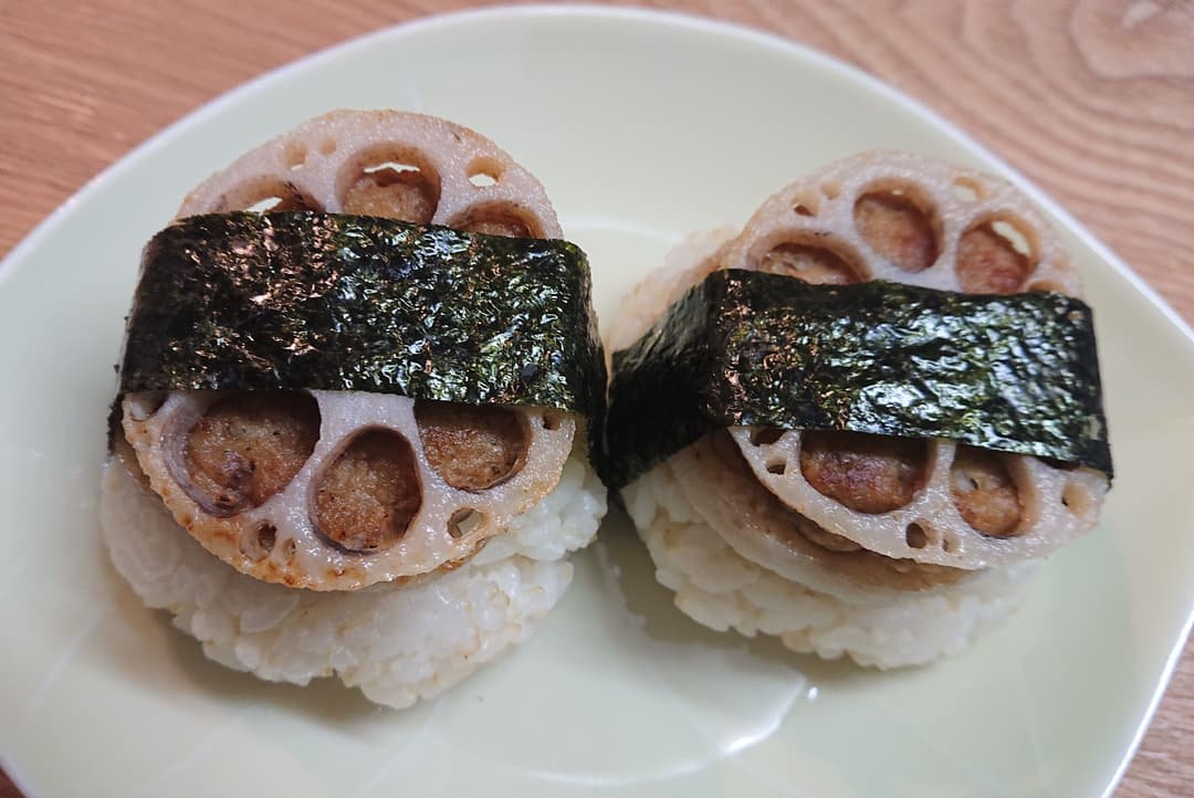 蓮根ハンバーグのもちもち焼おにぎりの完成写真