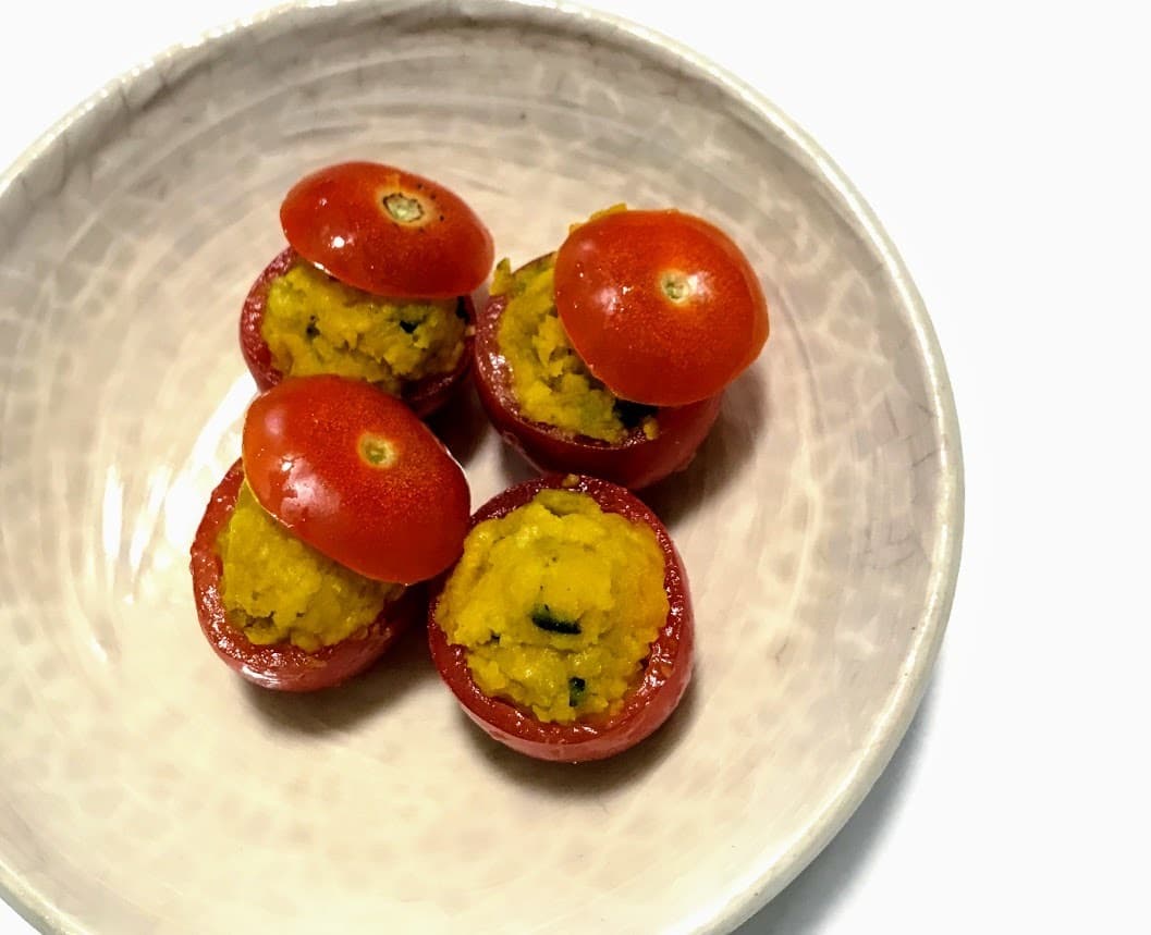 かぼちゃサラダのトマトカップ詰めの完成写真