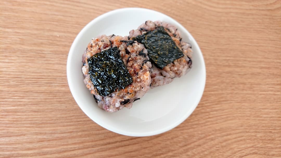 外カリカリ中もちもちの梅焼きおにぎりの完成写真