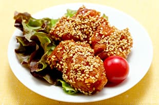 若鶏たれづけ唐揚げの胡麻まぶしの完成写真