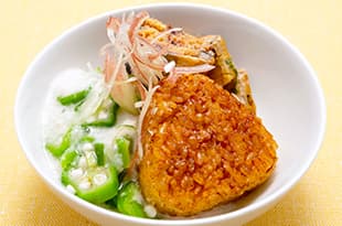 焼おにぎりのとろろ丼の完成写真