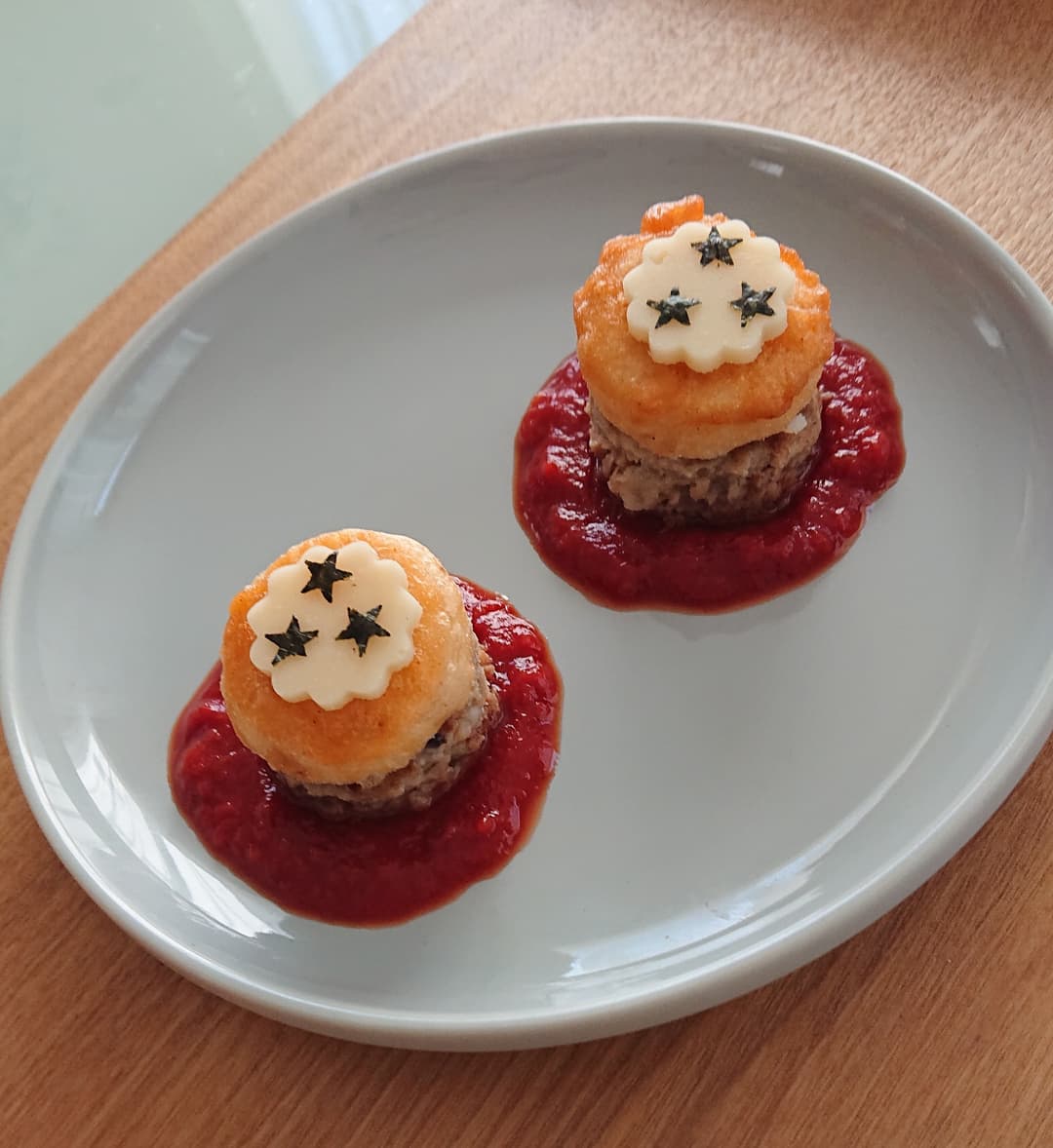 まんまるポテト乗せハンバーグの完成写真