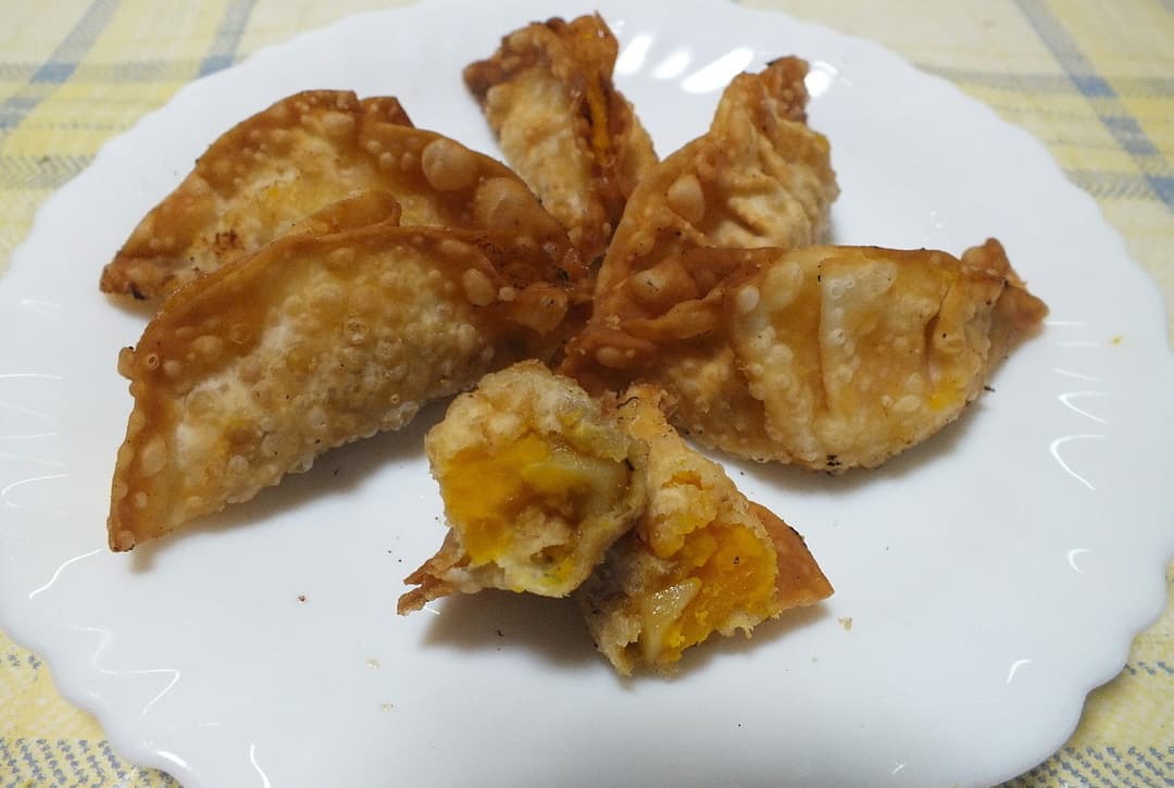   星の焼きチーズカレーとカボチャの揚げ餃子の完成写真