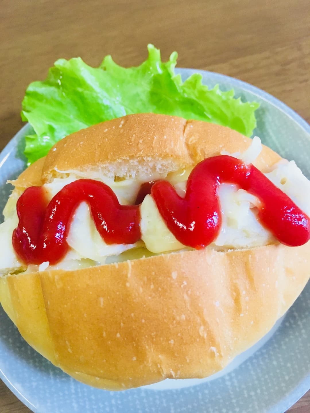 サラダチキン惣菜パンの完成写真
