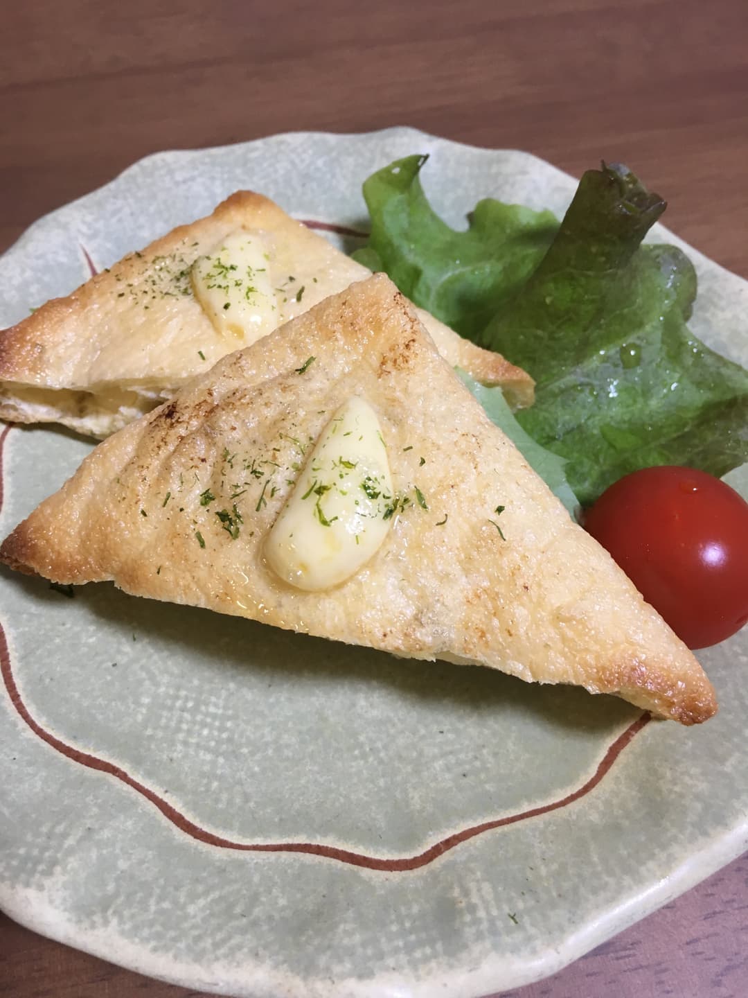 サラダチキンのサクサク油揚げのピザ風の完成写真