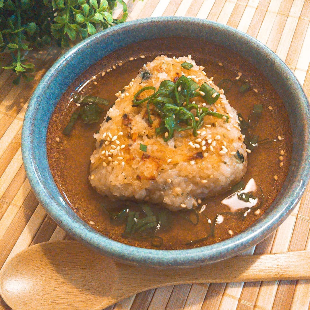 あさりごはんで焼おにぎり茶漬けの完成写真