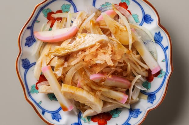 チキンとかまぼこと玉ねぎの和サラダの完成写真