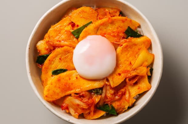 鶏キムチ丼の完成写真