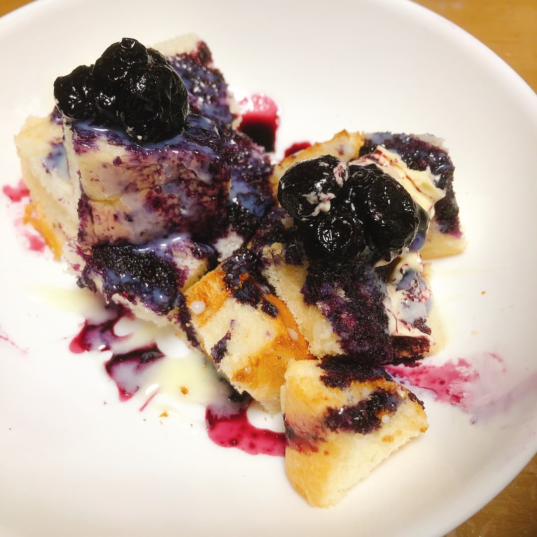 ブルーベリー食パンの完成写真