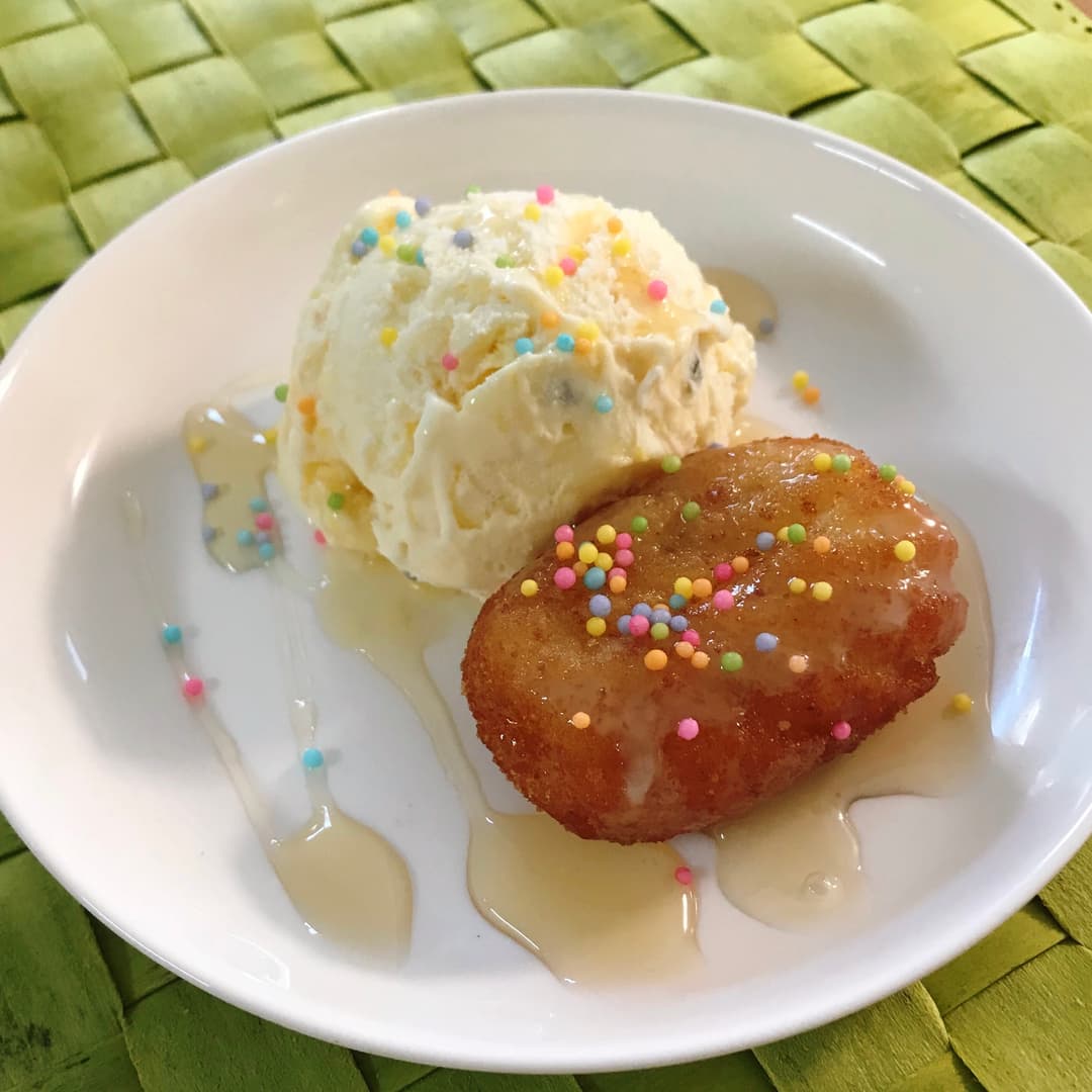 チーズハットグのメープルがけアイスクリームの完成写真