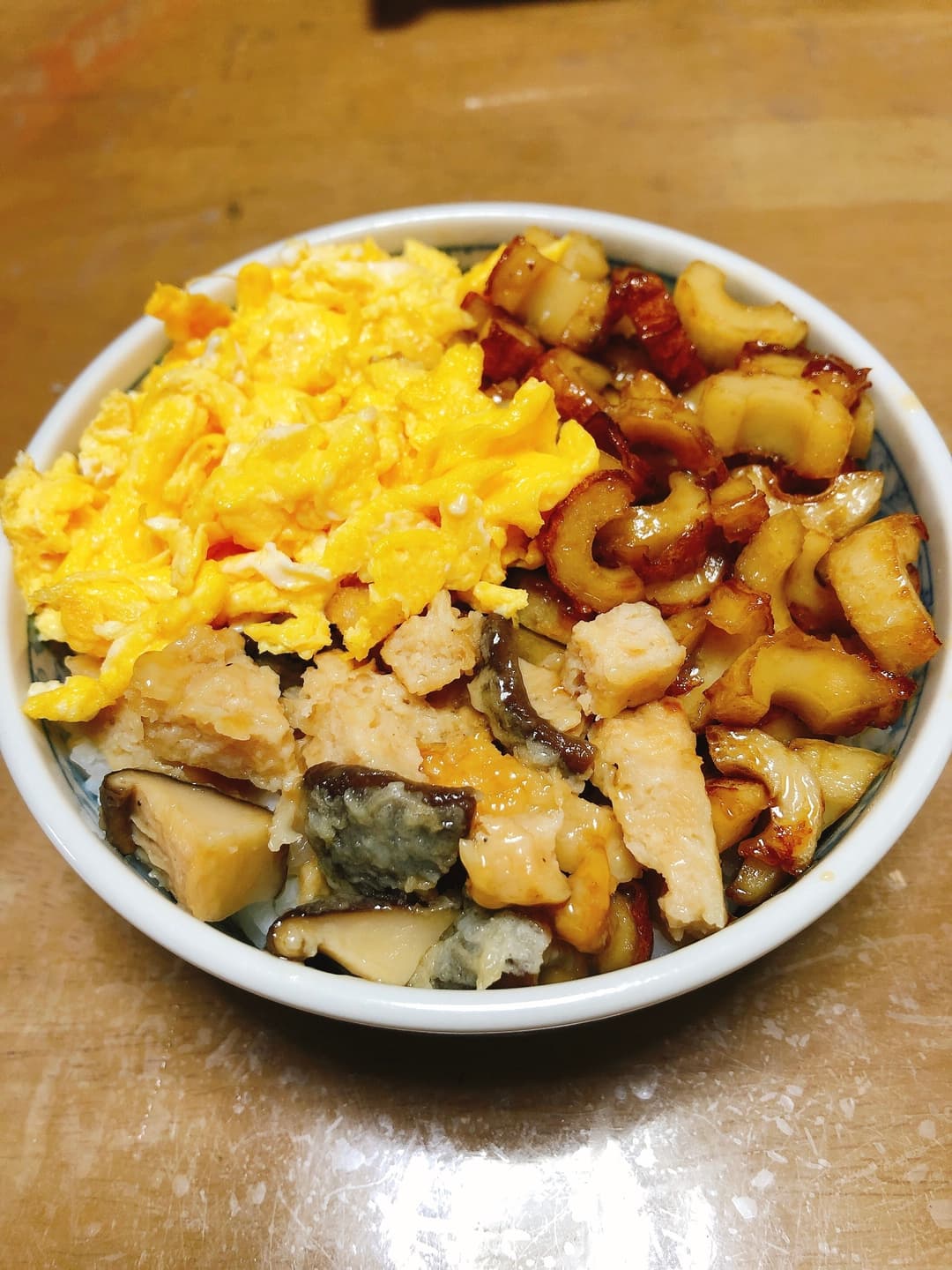 ３色丼の完成写真