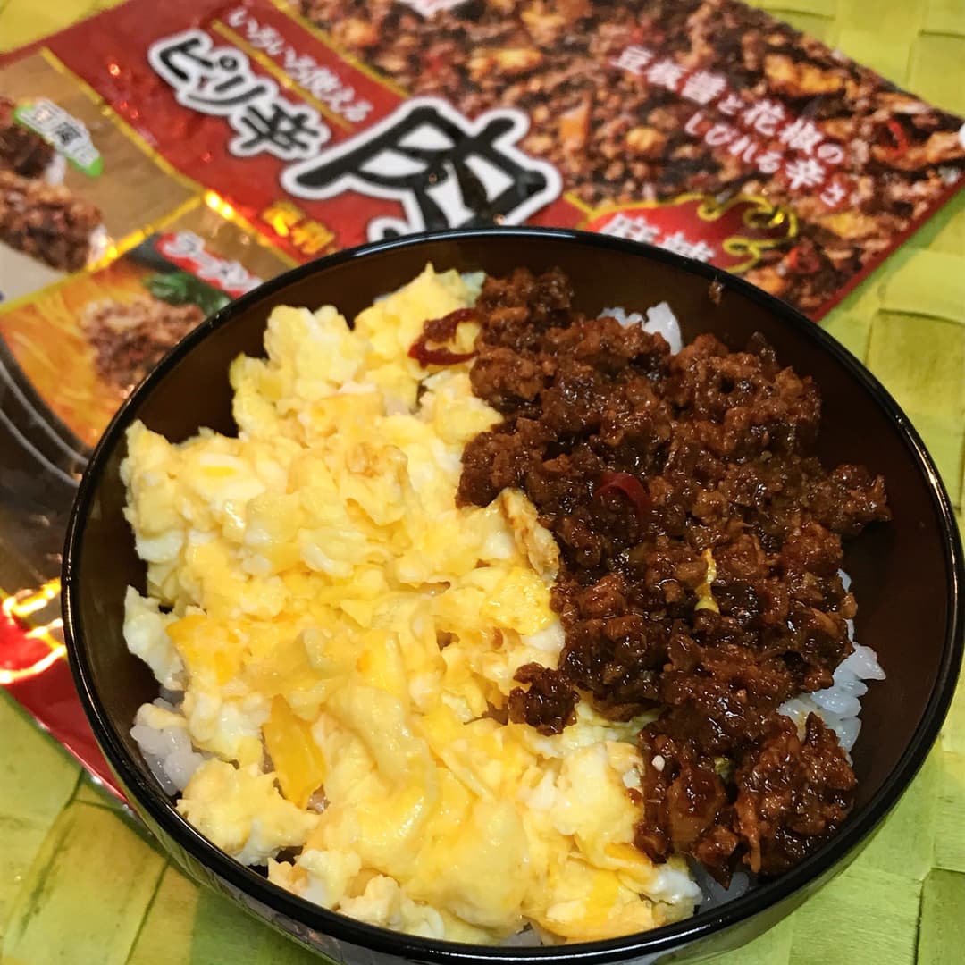 ピリ辛二色そぼろ丼の完成写真