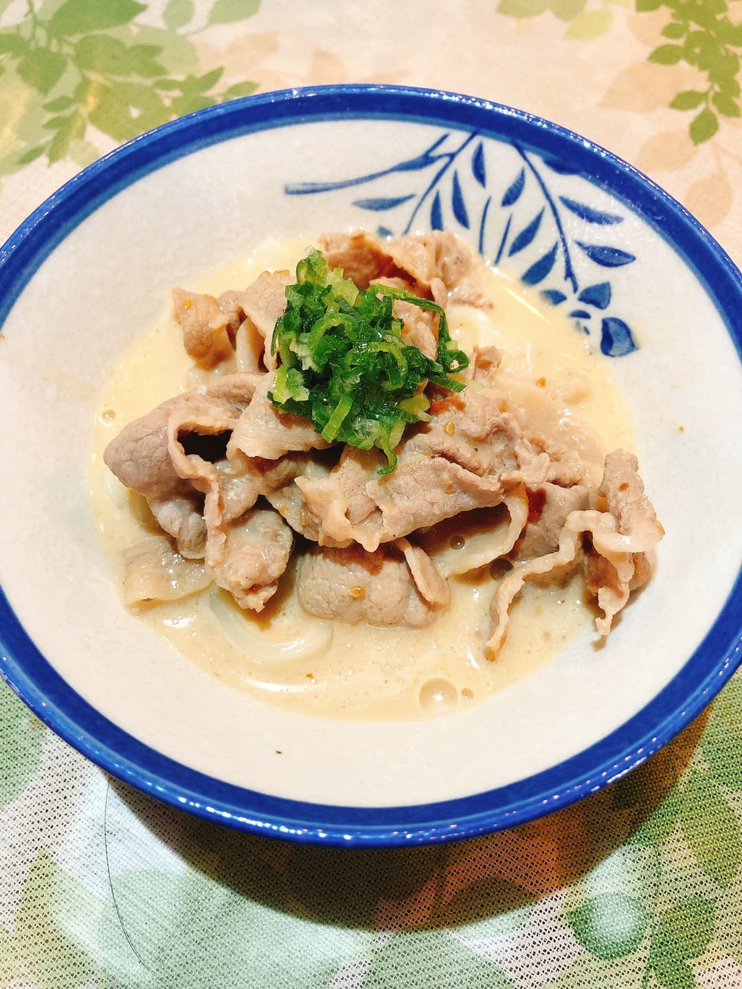 ごまドレうどんの完成写真