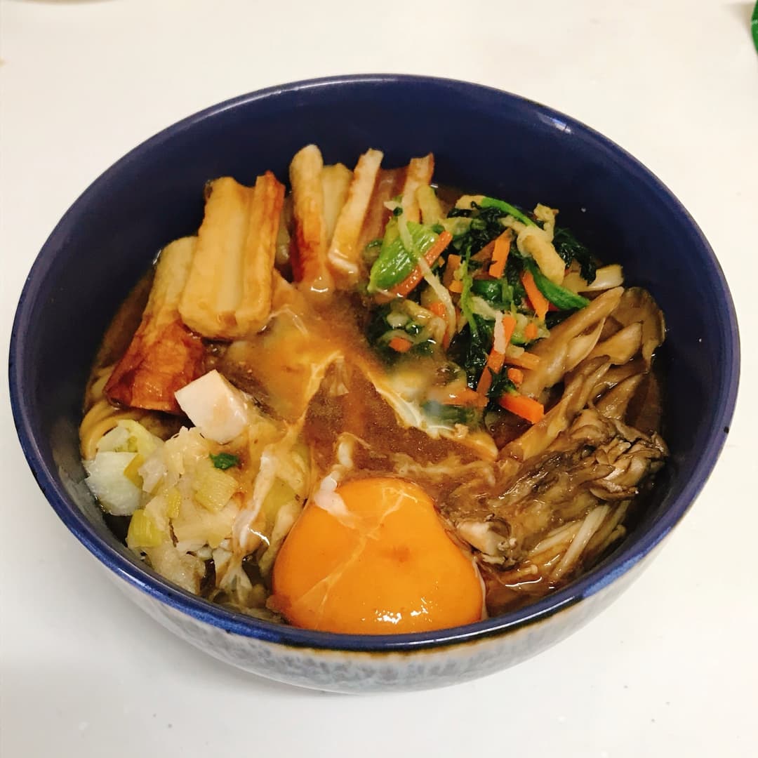 ほうれん草とチキンの味噌うどんの完成写真