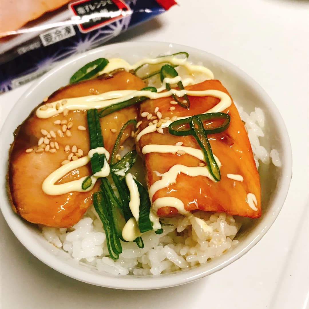照り焼きさけマヨ丼の完成写真
