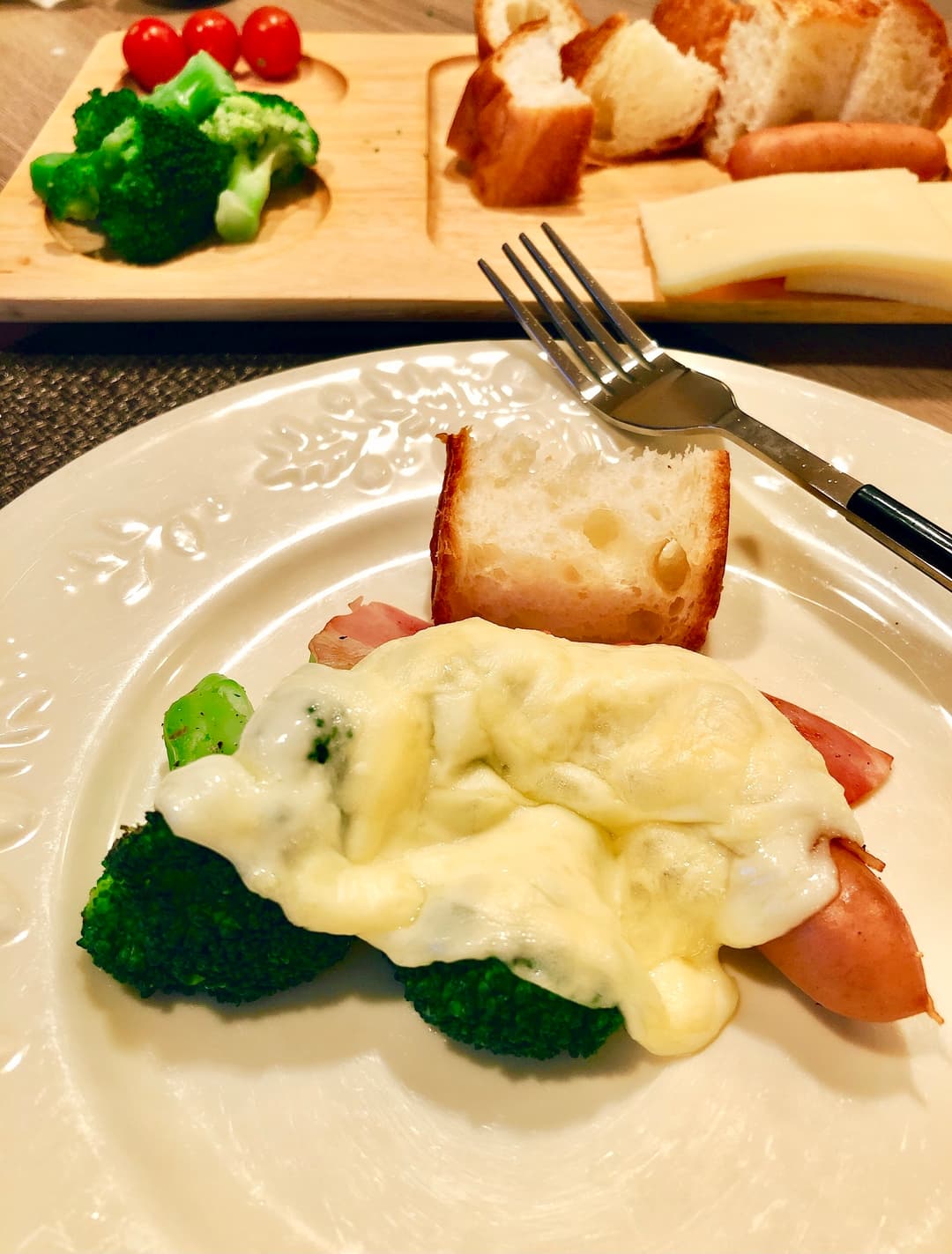 ブロッコリーのラクレットチーズがけの完成写真