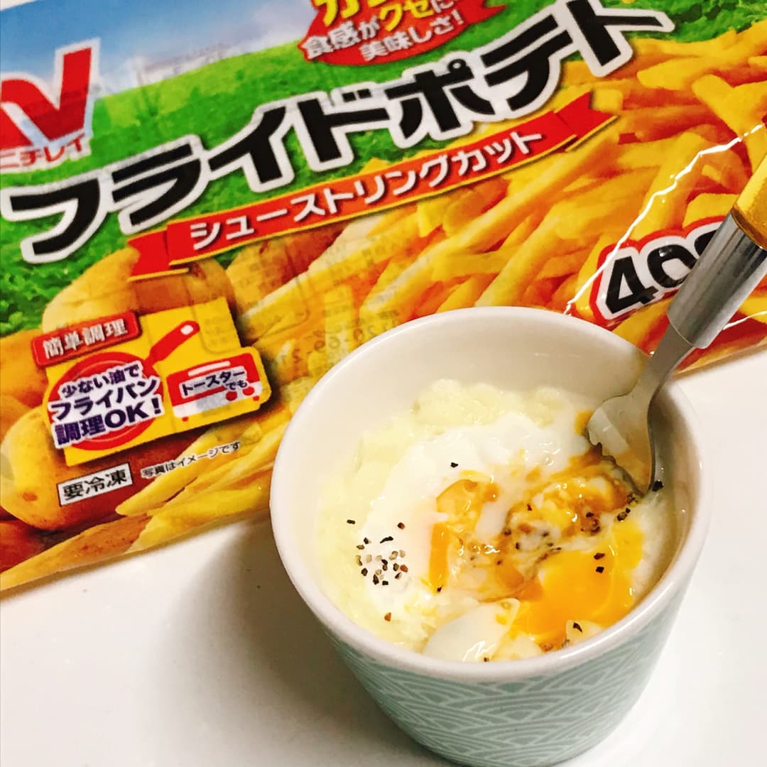 フライドポテトで作るエッグスラットの完成写真