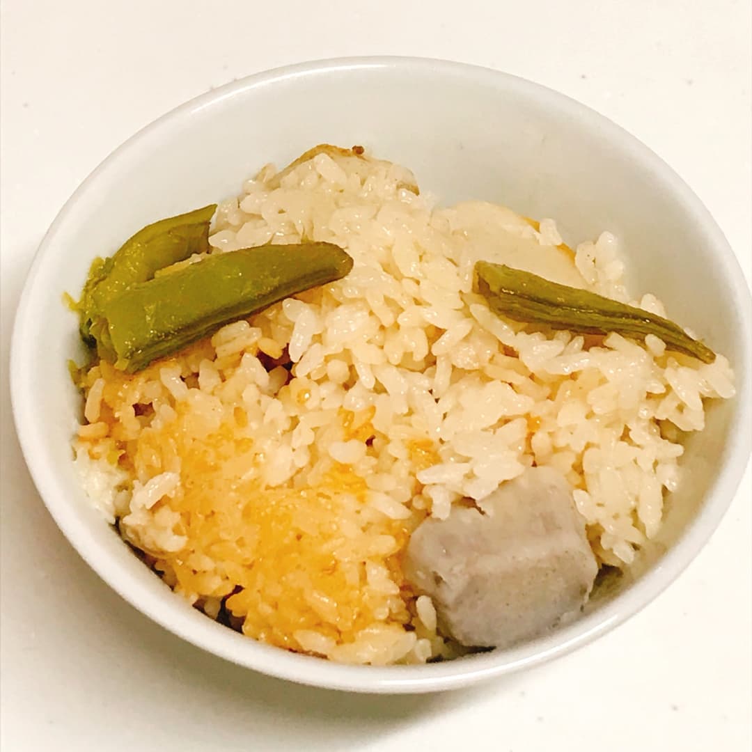 スナップえんどうと里いもの炊き込みご飯の完成写真