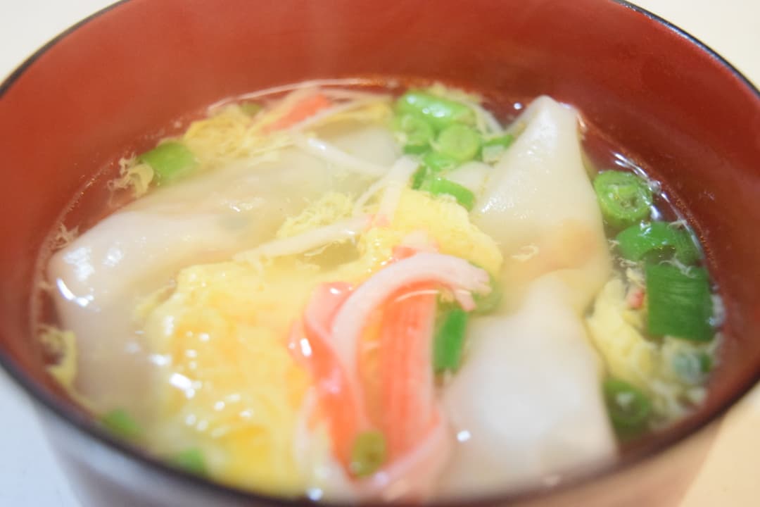 サラダチキンとわんたんの中華スープの完成写真