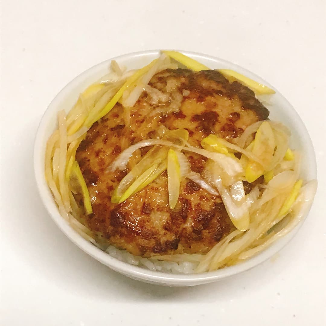 ネギだれハンバーグ丼の完成写真