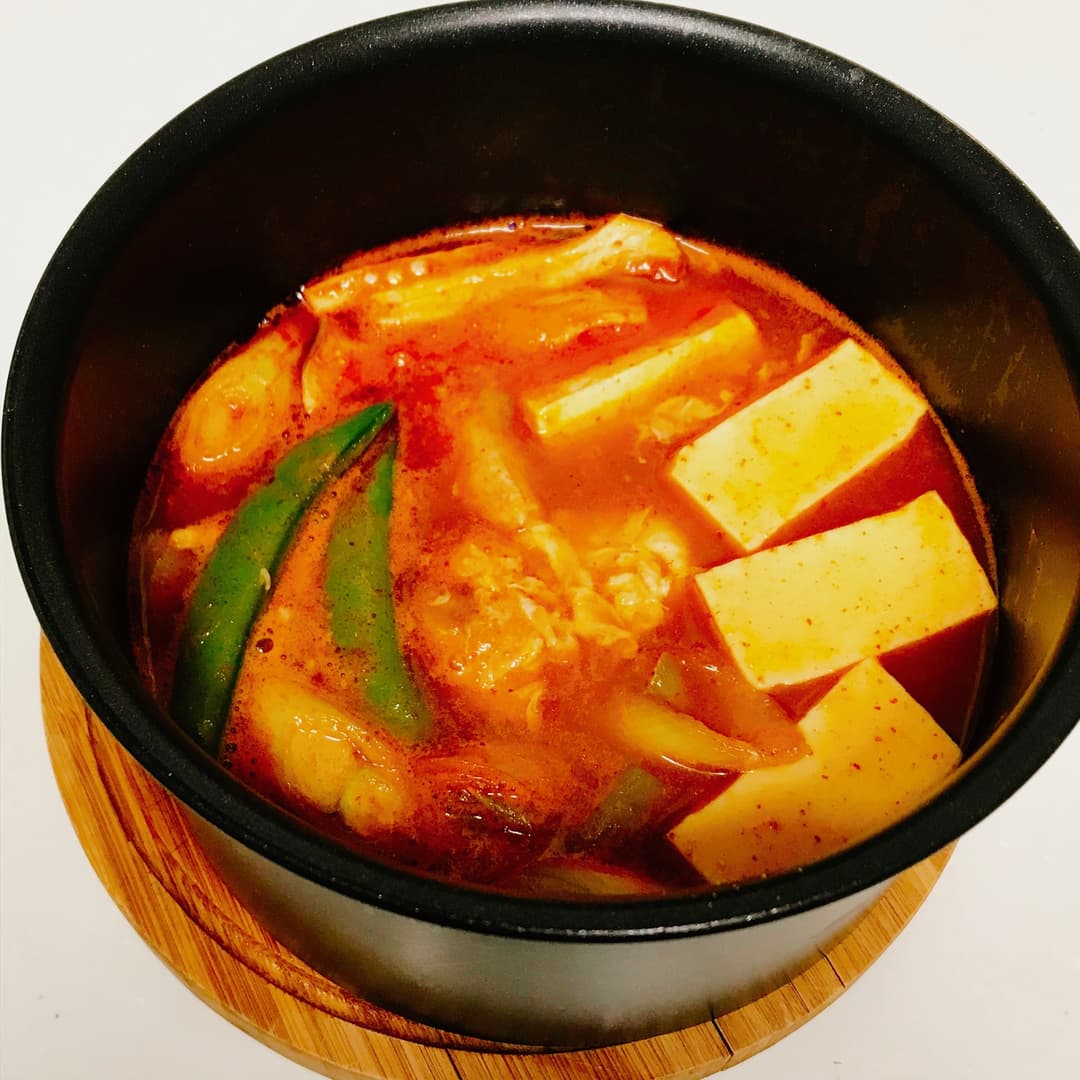 スナップえんどうの純豆腐チゲの完成写真