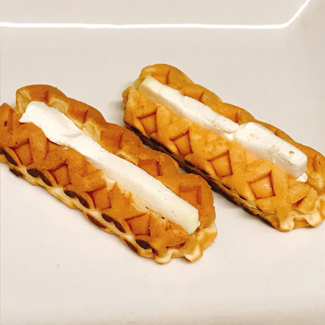 香ばしく焼いたクリームチーズワッフルの完成写真