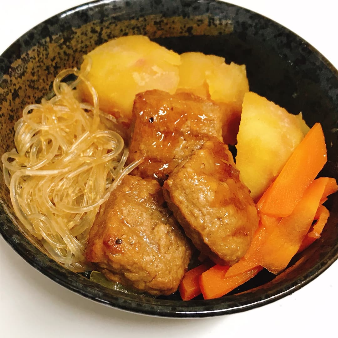 サイコロステーキの肉じゃがの完成写真