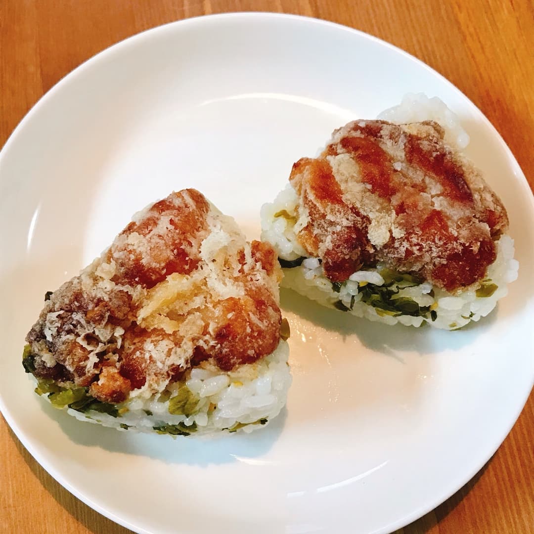 若鶏タツタの高菜おにぎりの完成写真