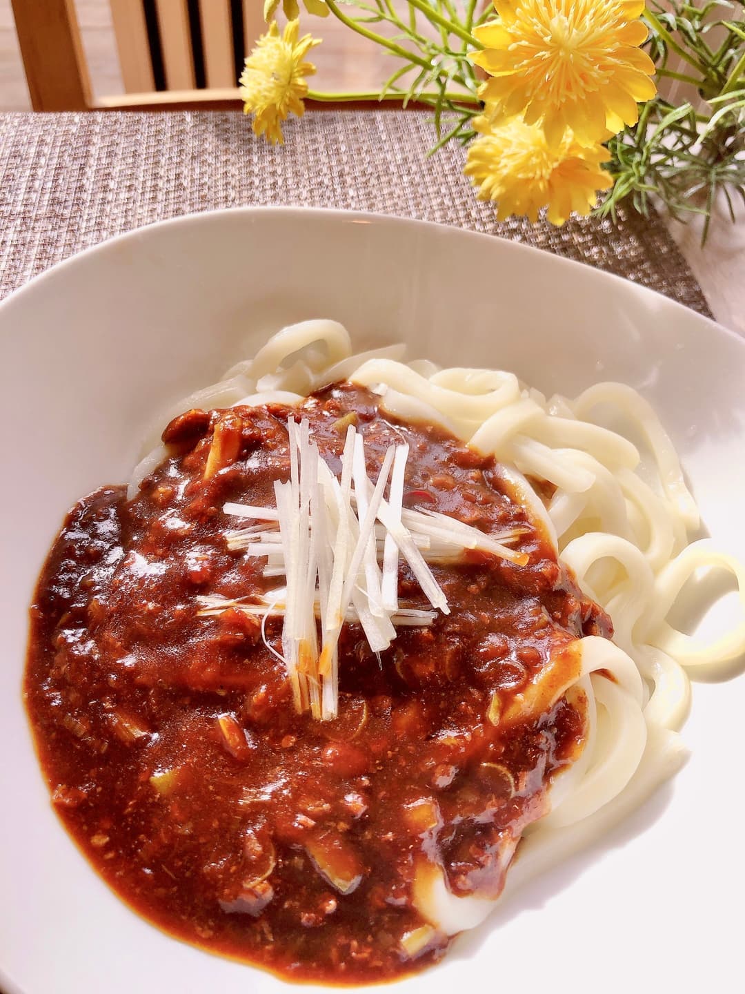 ピリ辛ジャージャーうどんの完成写真