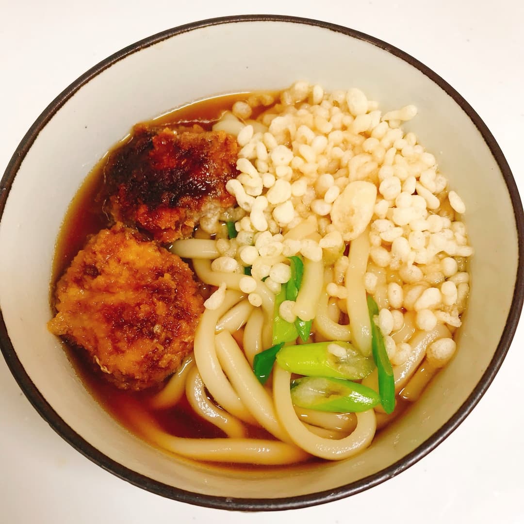 名古屋みそカツ煮うどんの完成写真